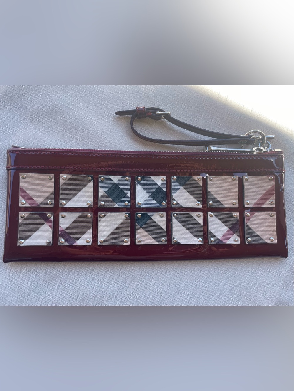 Burberry Oxblood Patent Nova Check Studded Wristlet Clutch Italy - Picture 3 of 10